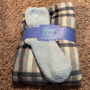 NWT SLEEP CHIC 2 PIECE BLUE AND GRAY PLAID FUZZY PJ PANTS PLUS SOCKS SIZE XXL